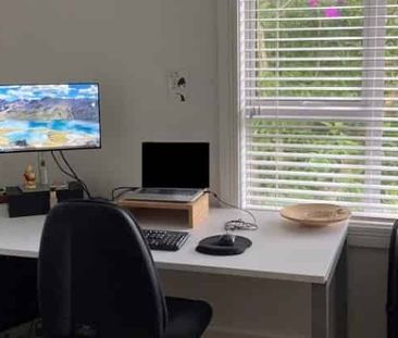 Three Bedrooms i Panmure - Photo 1