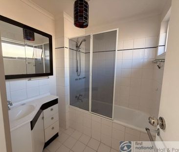 Low-maintenance living - Photo 6