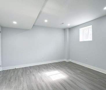 For Lease - 31 Ames Crescent, Aurora, Ontario - Photo 6