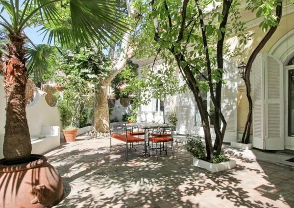 Villa-Parioli: Beautiful independent house with large private garden and terraces. Spacious living, formal dining, study-music room, sun room, 5 bedrooms, 4 bathrooms, parking. rif 163