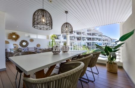 Spectacular luxury beachfront apartment in Mascarat, Altea - Photo 4
