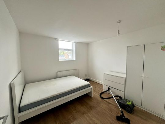 3 bedroom flat to rent - Photo 1