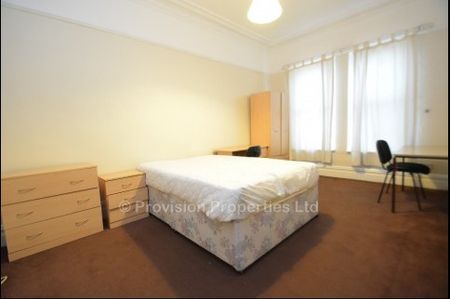 7 Bedroom Student Houses in Hyde Park - Photo 3