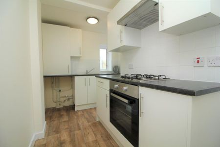 2 bedroom terraced house to rent - Photo 4