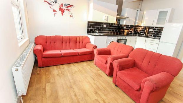 3 bedroom flat to rent - Photo 1