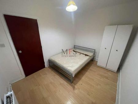 Waltham Road, Southall, UB2 - Photo 4