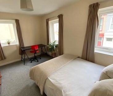 3 bedroom terraced house to rent - Photo 3