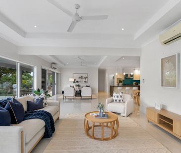 STUNNING FAMILY HOME, IN SOUGHT AFTER LOCATION, WITH A POOL!! - Photo 1