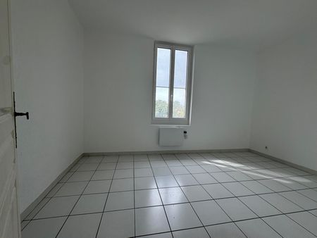 Appartement T4 Rénové 97.8m² 3 Chambres - Jardin partagé loyer 700 € + 50 € de charges - Photo 4