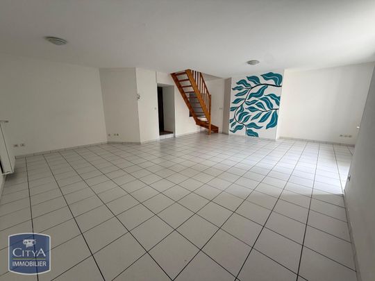 Location Maison 4 pièces 120m² DAMIGNY 61250 - Photo 1