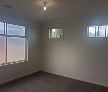 NEAT TWO-BEDROOM TOWNHOUSE IN A PRIME LOCATION! - Photo 1
