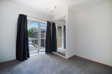 Stunning Family Home in Buckland Beach - Photo 4