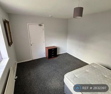 1 bedroom in a house share to rent - Photo 2