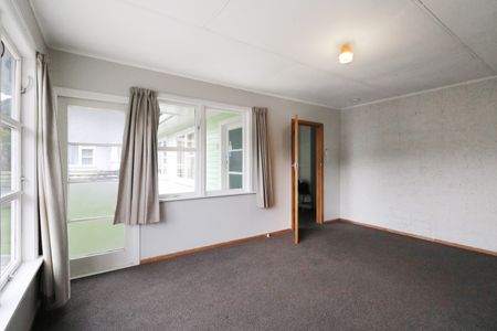 Home in Wainuiomata - Photo 2