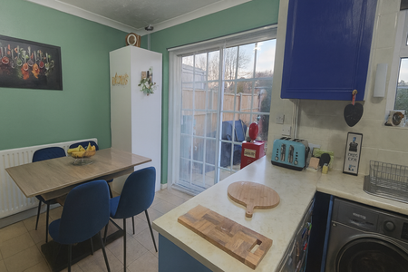 3 bedroom terraced house to rent - Photo 4