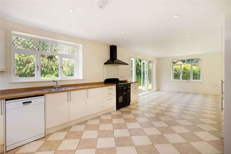 A delightful five bedroom property located in a beautiful countryside setting - Photo 2