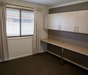 THREE BEDROOM HOME IN GREAT LOCATION! - Photo 3