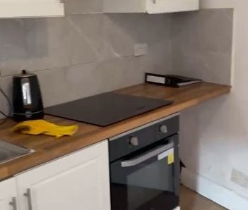 Studio Flat, Church Road, W3 - Photo 1