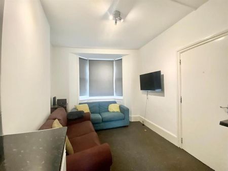 6 bedroom house to rent - Photo 2