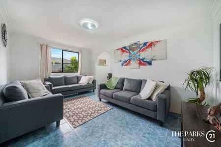 Cosy 3?Bedroom Home in Heart of Bossley Park - Photo 2