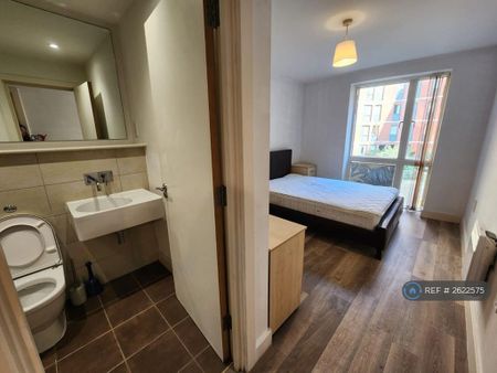 2 bedroom flat to rent - Photo 3