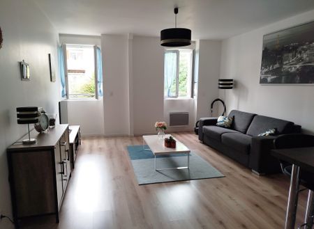 Location Appartement 2 pièces 48m² BAGNERES DE BIGORRE 65200 - Photo 2