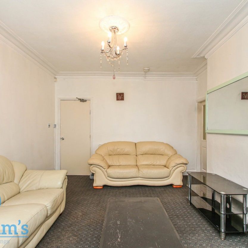 6 bed Detached House for Rent - Photo 1