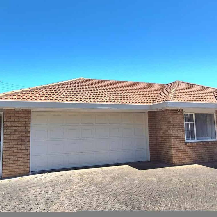 Sun-Filled Family Haven - Photo 1