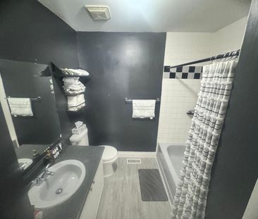 For Lease - 14 Blacksmith Lane, Whitby, Ontario - Photo 3