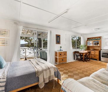 Charming Coastal Cottage - Photo 6