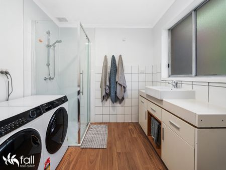 Modern, low maintenance city fringe living - Photo 5