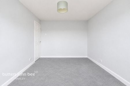 3 bedroom link detached house to rent - Photo 4