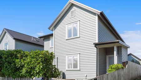 Beautiful Family Home - Photo 5