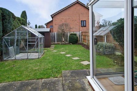 2 bedroom semi-detached house to rent - Photo 4