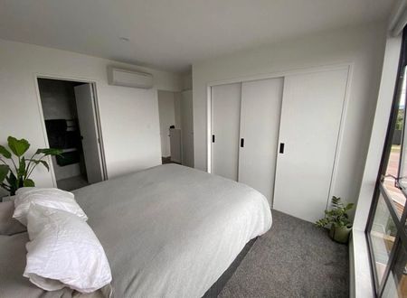 Beautiful Modern Townhouse with Great Location - Photo 3