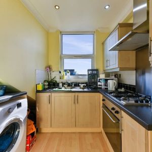 2 Bed Flat, Greyhound Lane, SW16 - Photo 2