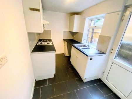 2 bedroom terraced house to rent - Photo 3