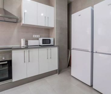 Double bed in Rooms for rent in Modern 6-bedroom apartment in L’Eix... - Photo 6
