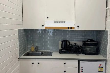 Stylish Street-Facing Studio with Secure Parking in the Heart of St Kilda - FURNISHED! - Photo 5