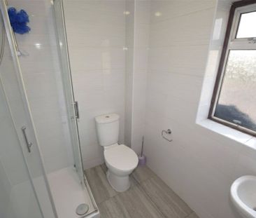 Collier Row Lane, Romford, RM5 - Photo 4