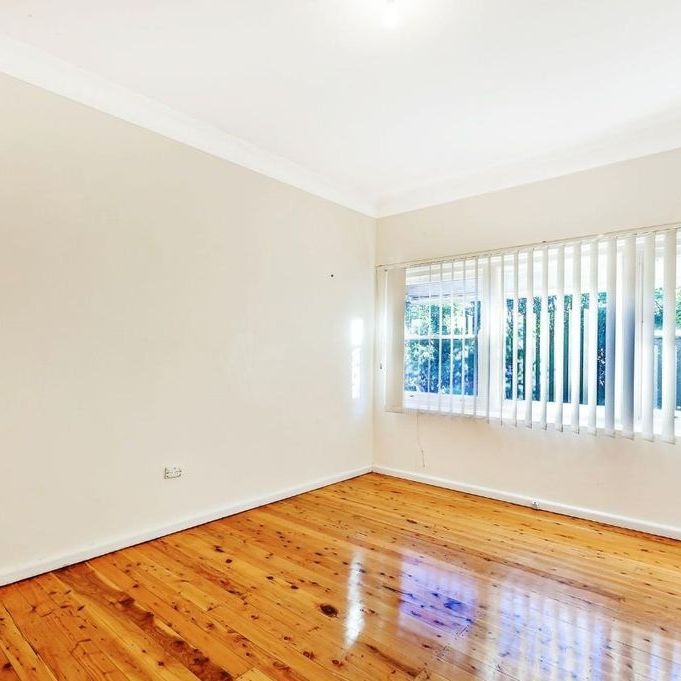 Neat & Tidy Three-Bedroom House in Kingsgrove - Photo 1