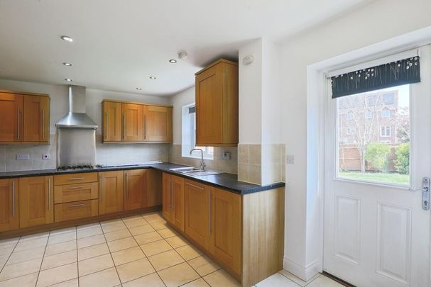 5 bedroom detached house to rent - Photo 1