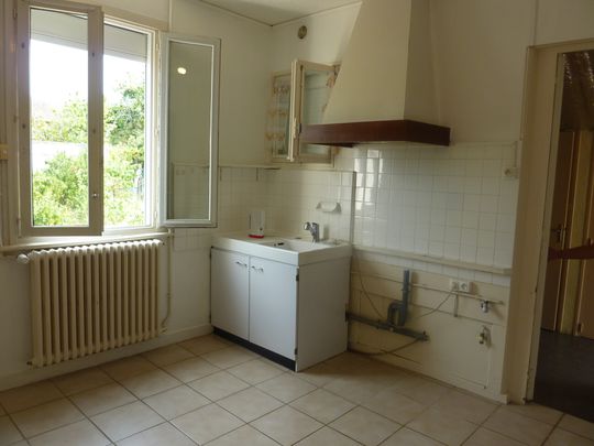 Location Maison 3 pièces 70m² MONTMORILLON 86500 - Photo 1