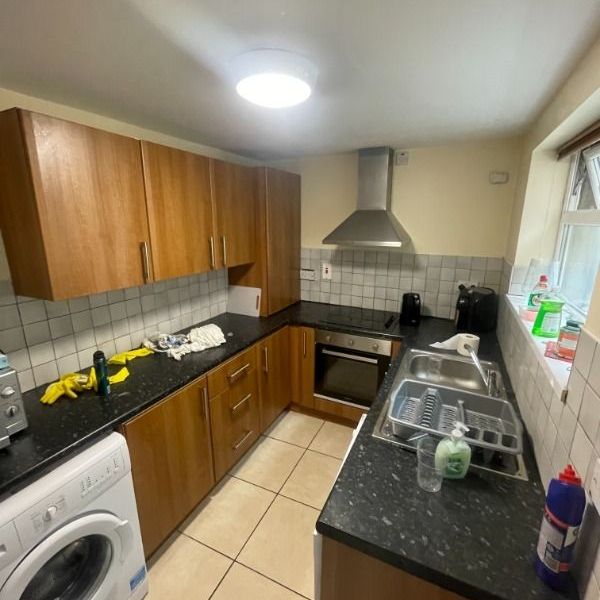 32 Lisburn Road, Belfast BT9 6AA - Photo 1