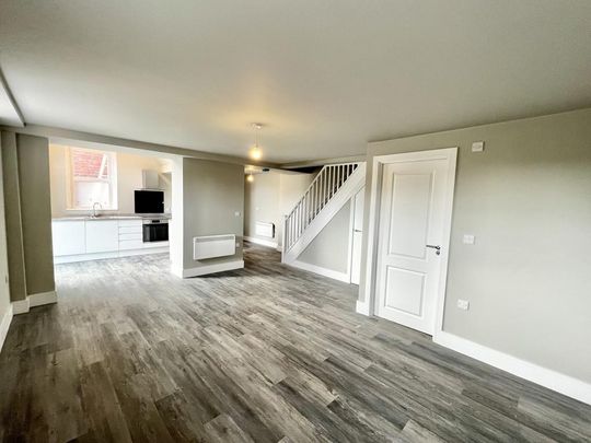 2 bedroom mews to rent - Photo 1