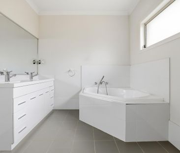 Beautiful Family Home - Photo 3