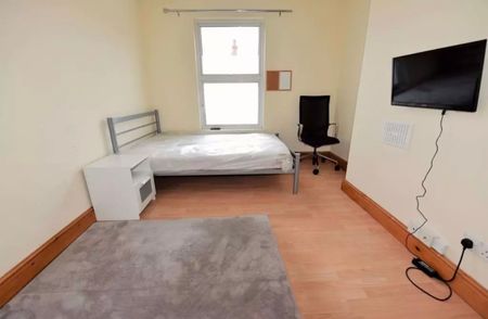 4 Bed - 5 Newport Mount, Headingley, Leeds - LS6 3DB - Student - Photo 5