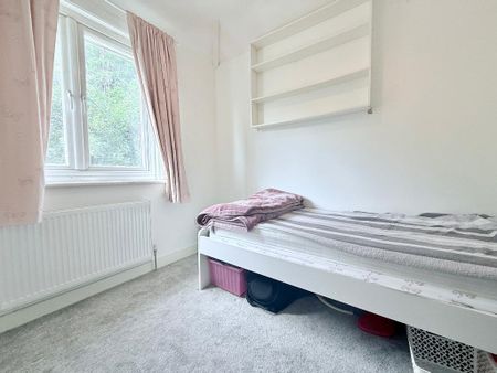 Wulfstan Street, East Acton, London, W12 0AB - Photo 2