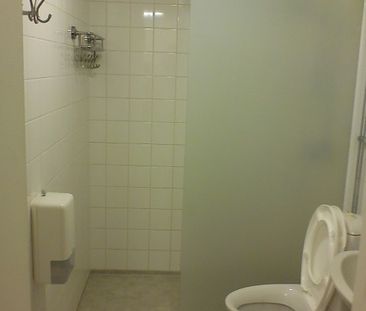 A1 Ett rum 12 m2 med gemensamt kök, dusch och wc. - Photo 2