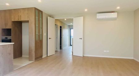 Value packed, 4 bedroom family home with garage! - Photo 4